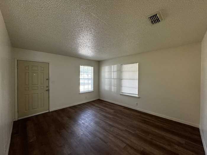 314 Bramble Dr - Photo 2 of 15