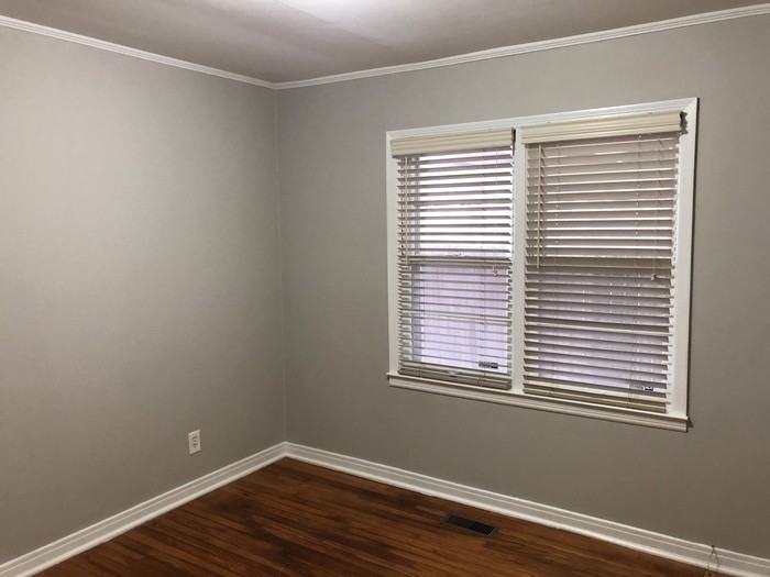 823 N Pierce St - Photo 5 of 10