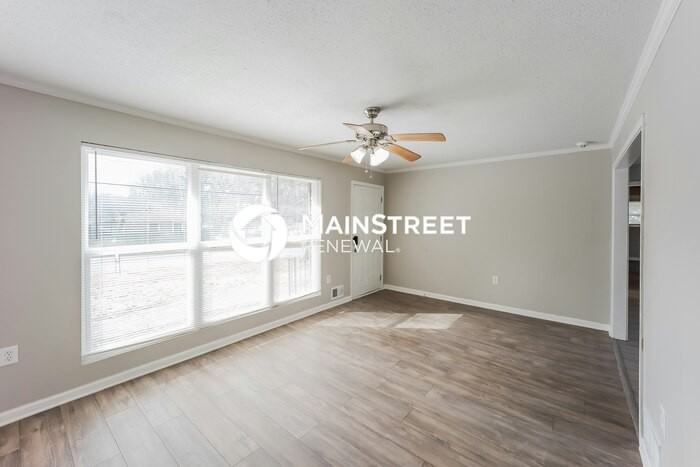 2073 Louis Xiv Ln - Photo 3 of 16
