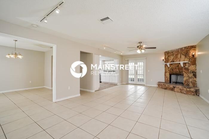 1507 Providence Cir - Photo 4 of 16