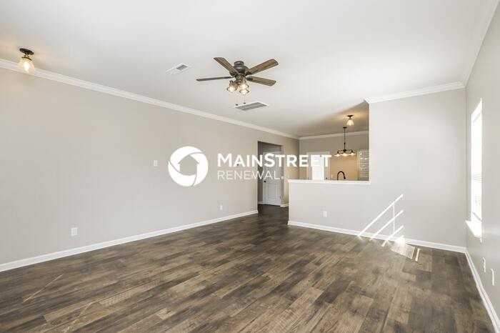 113 Collenton Ln - Photo 4 of 17