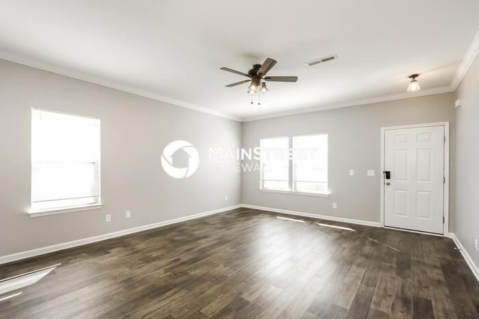 113 Collenton Ln - Photo 5 of 17