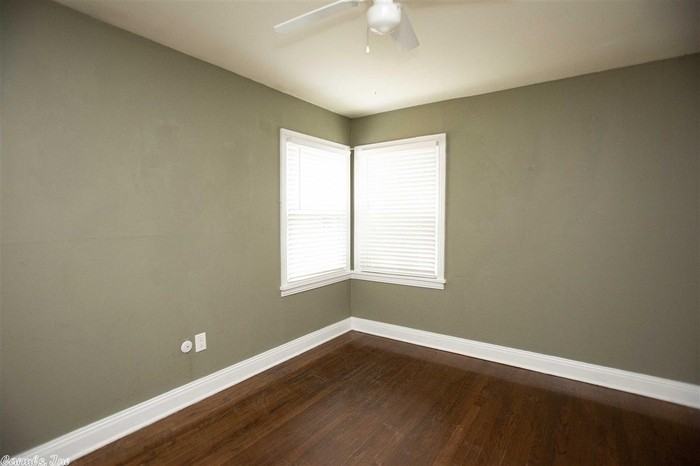 1105 N Polk St - Photo 6 of 8