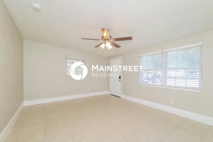 2129 Greenway Dr - Photo 3 of 16