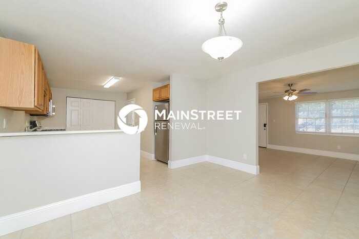 2129 Greenway Dr - Photo 4 of 16