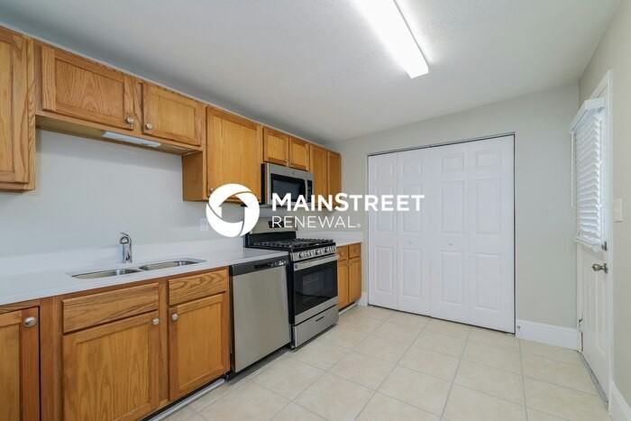 2129 Greenway Dr - Photo 5 of 16
