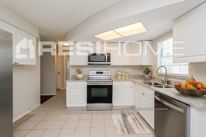 7903 Royal Stewart Dr - Photo 3 of 18