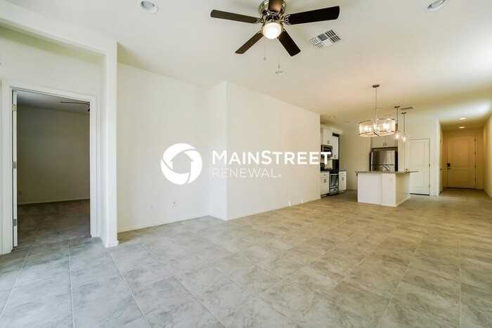 10653 W Dickerson Dr - Photo 2 of 16
