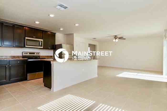 2135 Peyto Way - Photo 4 of 16