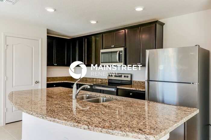 2135 Peyto Way - Photo 5 of 16