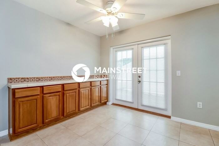 15903 Villa Dr - Photo 4 of 15