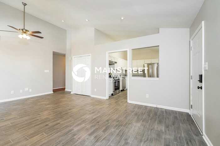 3824 Hunters Run Ln - Photo 3 of 16