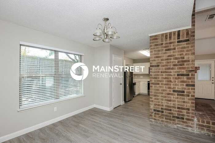 312 Valley Spring Dr - Photo 5 of 16