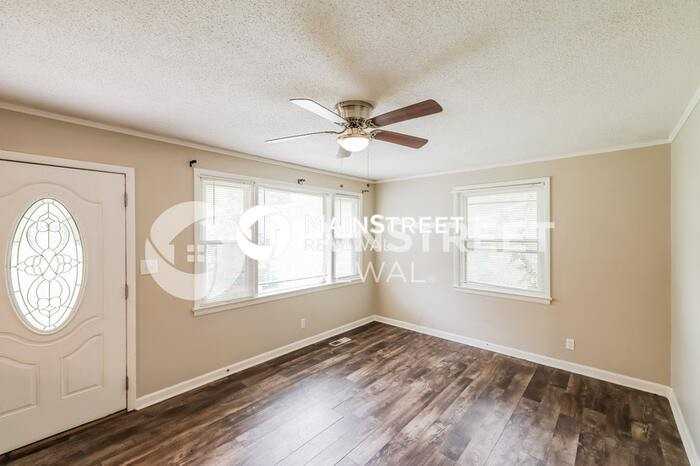 512 Swann Dr - Photo 5 of 16