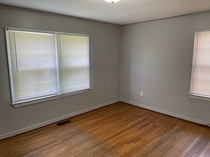 321 W J Ave - Photo 5 of 9