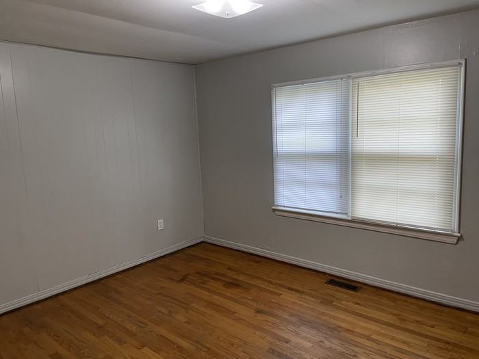 321 W J Ave - Photo 7 of 9