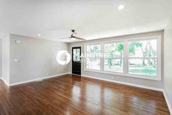 2923 Hillhurst Dr - Photo 3 of 16