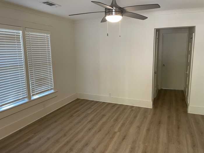 612 S Oak St - Photo 2 of 9