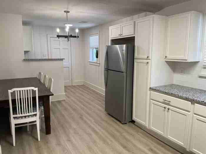 612 S Oak St - Photo 4 of 9