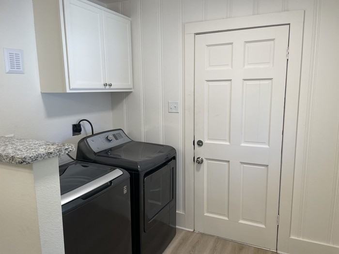 612 S Oak St - Photo 5 of 9