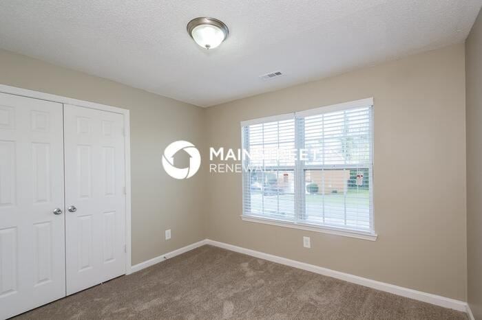 1005 Briarberry Ln - Photo 2 of 15