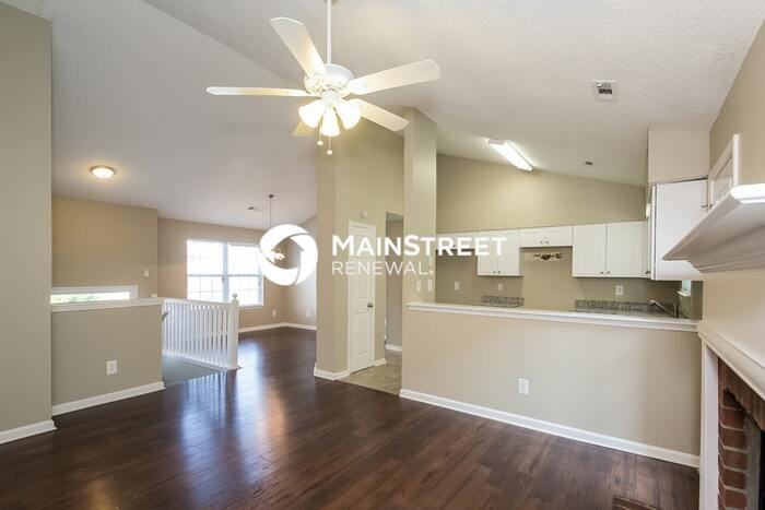 1005 Briarberry Ln - Photo 4 of 15