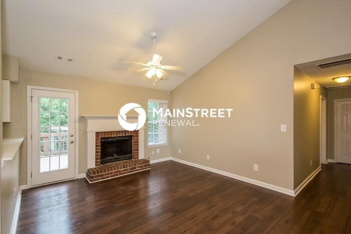 1005 Briarberry Ln - Photo 5 of 15