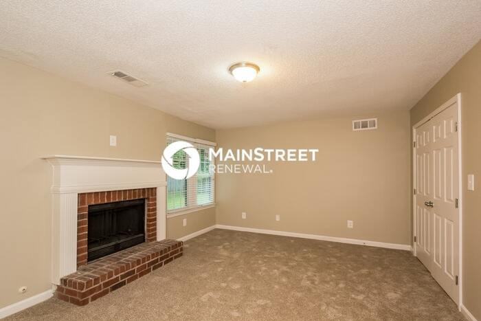 1005 Briarberry Ln - Photo 6 of 15