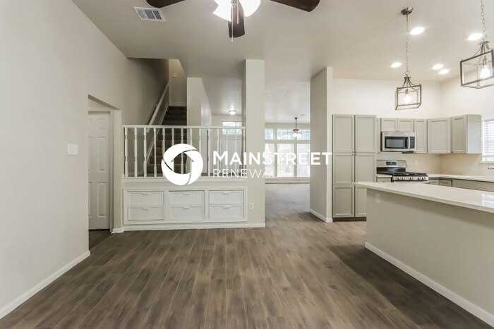 4318 Mountain Peak Way - Photo 4 of 17