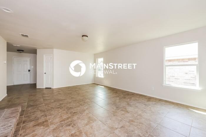 1625 Thorntree Ln - Photo 3 of 16