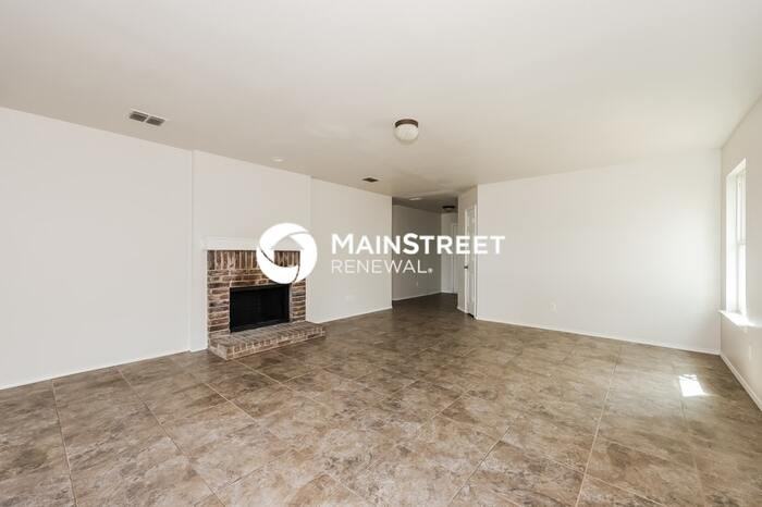 1625 Thorntree Ln - Photo 4 of 16