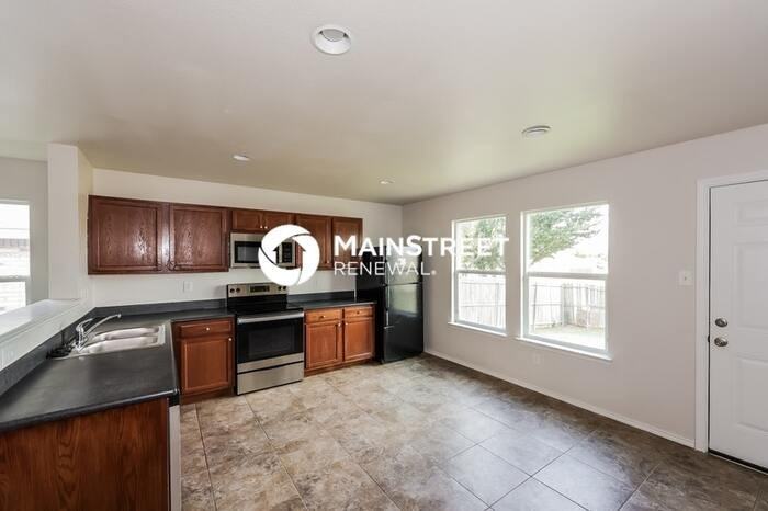 1625 Thorntree Ln - Photo 6 of 16