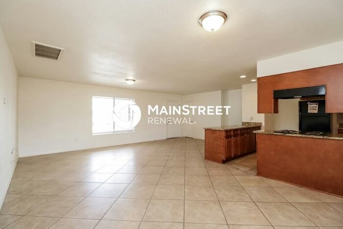 4725 W Crittenden Ln - Photo 5 of 16