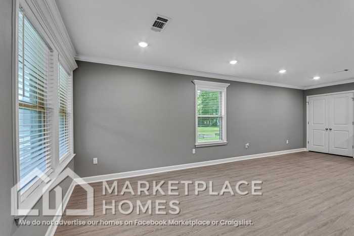 1917 Moss St - Photo 4 of 27