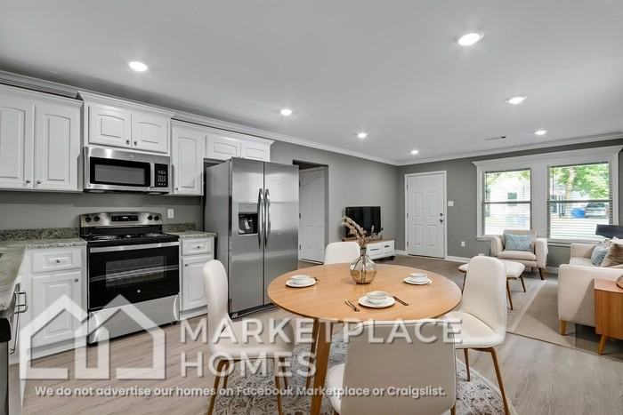 1917 Moss St - Photo 6 of 27