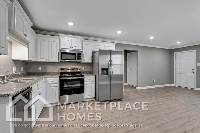 1917 Moss St - Photo 7 of 27