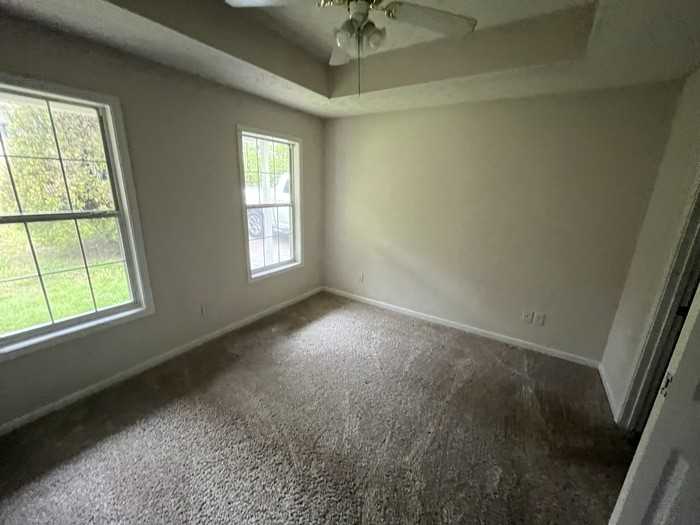 5445 Mercedes Dr - Photo 4 of 8
