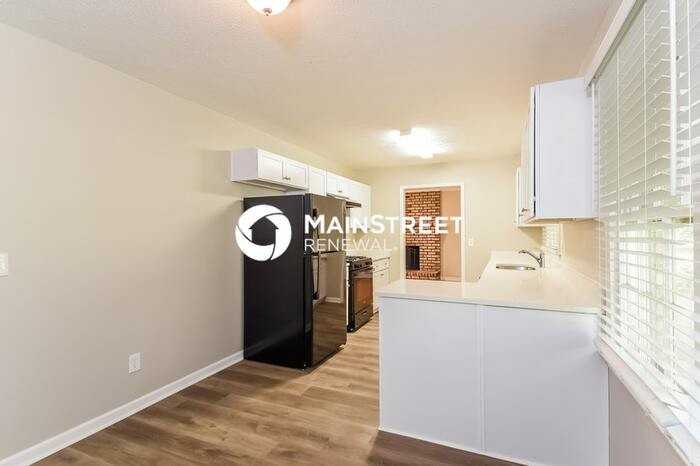 5613 Woodland Dr - Photo 4 of 17