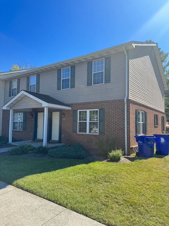 800 Patrick Henry Dr