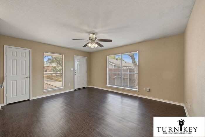 8022 Tanner Ave - Photo 4 of 30