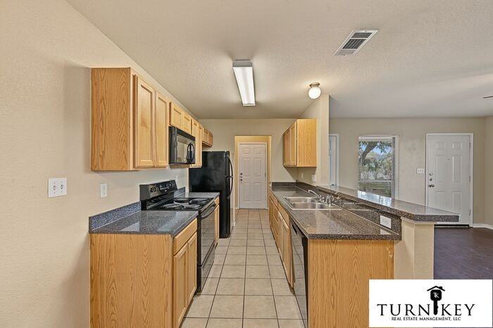 8022 Tanner Ave - Photo 5 of 30