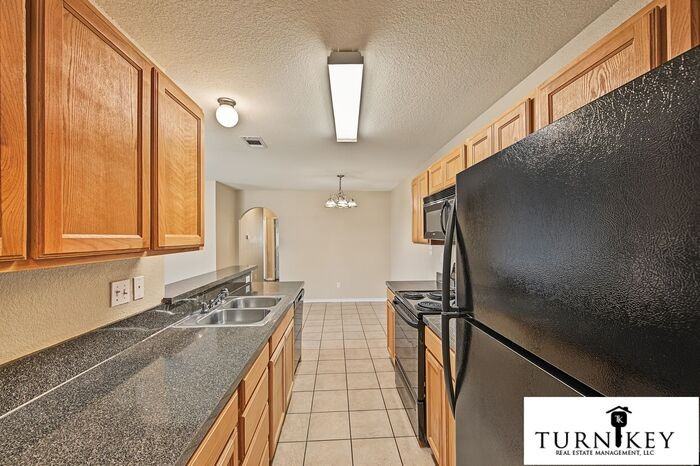 8022 Tanner Ave - Photo 7 of 30