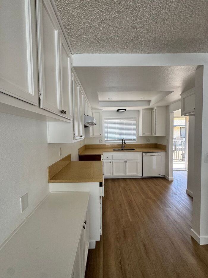 1999 Maple Ave #201 - Photo 4 of 11