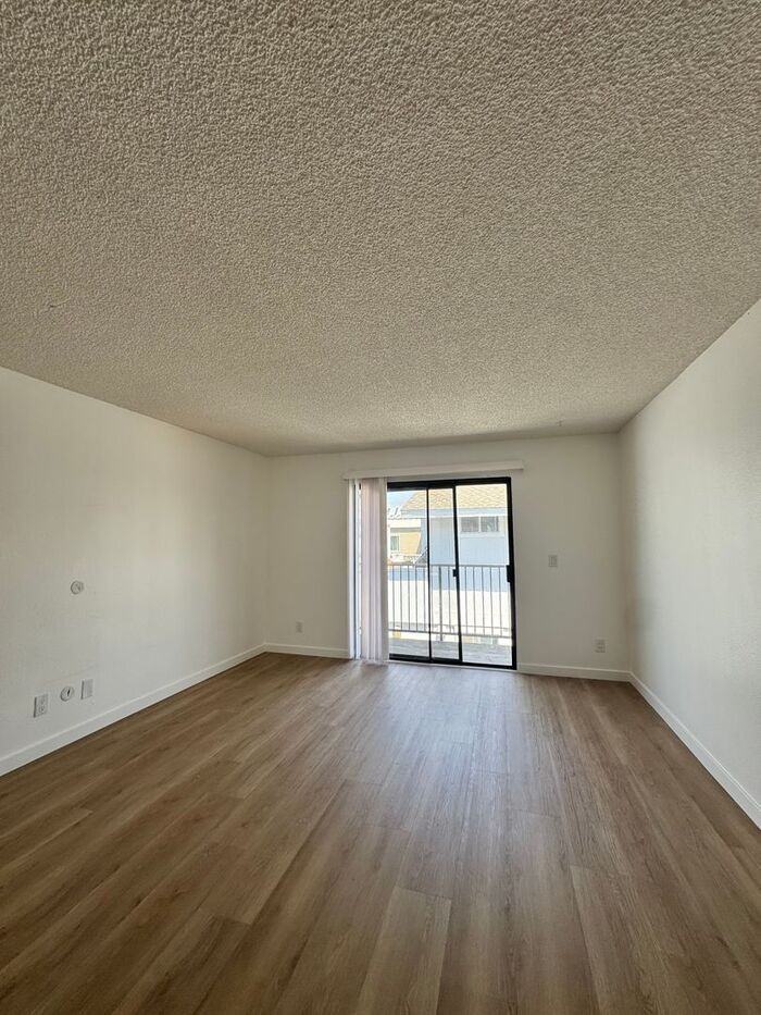 1999 Maple Ave #201 - Photo 5 of 11
