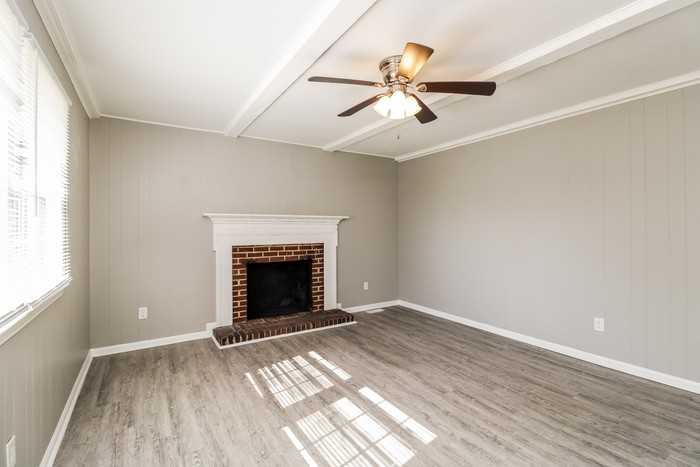 1611 Waverly St - Photo 5 of 12