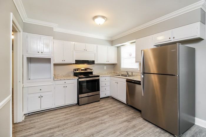 1611 Waverly St - Photo 6 of 12