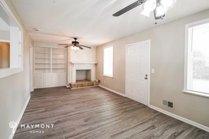 1744 Woodford Rd - Photo 5 of 12