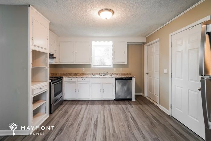 1744 Woodford Rd - Photo 6 of 12