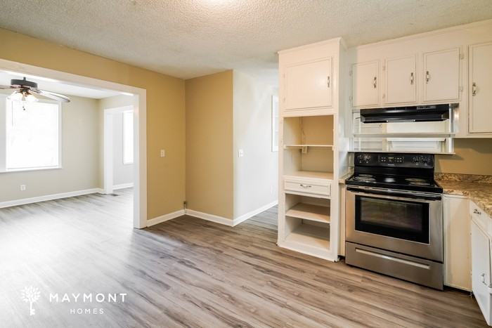 1744 Woodford Rd - Photo 7 of 12