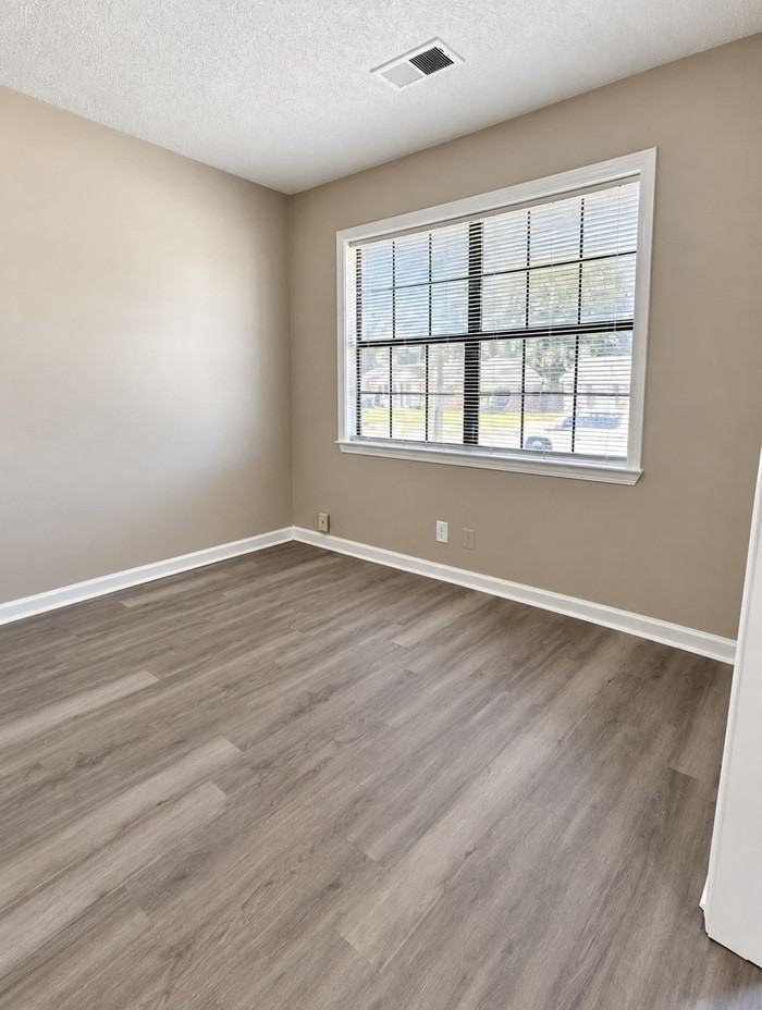 303 Meadowood Ave - Photo 3 of 16